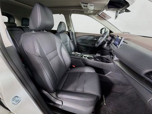 Used 2023 Nissan Rogue SV w/ SV Premium B Package AWD/4WD image 28