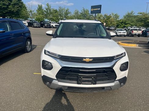 Used 2021 Chevrolet TrailBlazer LT w/ Convenience Package FWD image 2