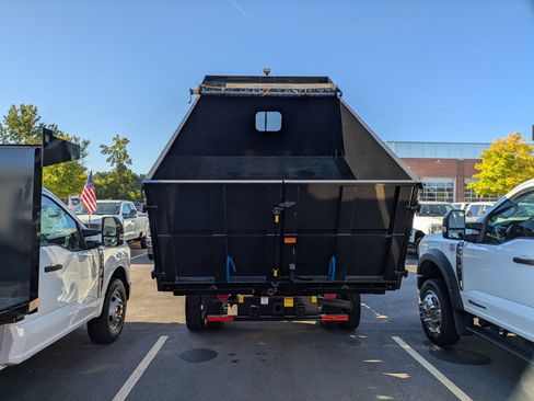 New 2025 Ford F550 4x4 Crew Cab image 32