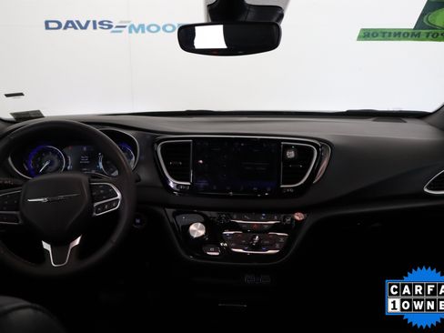 Used 2025 Chrysler Pacifica Select FWD image 15