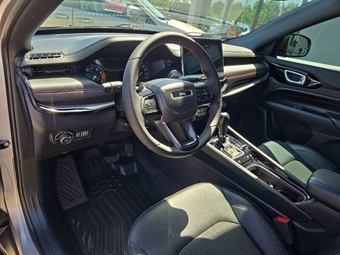 Used 2023 Jeep Compass Trailhawk AWD/4WD image 38