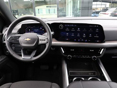 Used 2025 Chevrolet Suburban LS RWD image 22