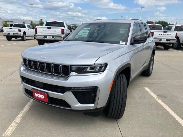 New 2026 Jeep Grand Cherokee Limited w/ Luxury Tech Group II AWD/4WD image 3
