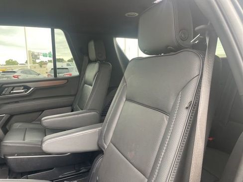 Used 2025 GMC Yukon Denali AWD/4WD image 8