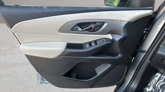 Used 2023 Chevrolet Traverse LS w/ Safety Package FWD image 17