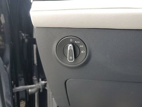 Certified 2025 Volkswagen Taos S FWD image 28