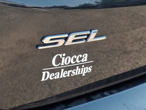 Used 2022 Ford Edge SEL w/ Sport Appearance Package image 32