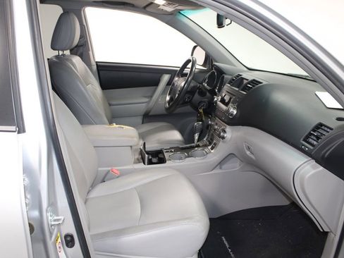 Used 2012 Toyota Highlander SE image 22