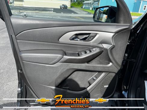 Used 2023 Chevrolet Traverse LT w/ LT Premium Package AWD/4WD image 12