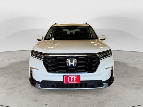 Used 2023 Honda Pilot Touring image 9