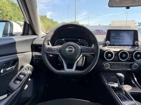 Used 2024 Nissan Sentra SV FWD image 20