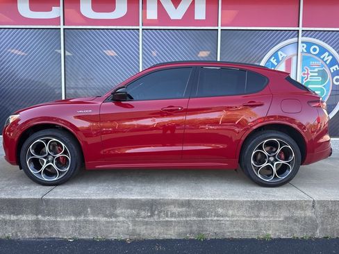 Used 2022 Alfa Romeo Stelvio Veloce image 11