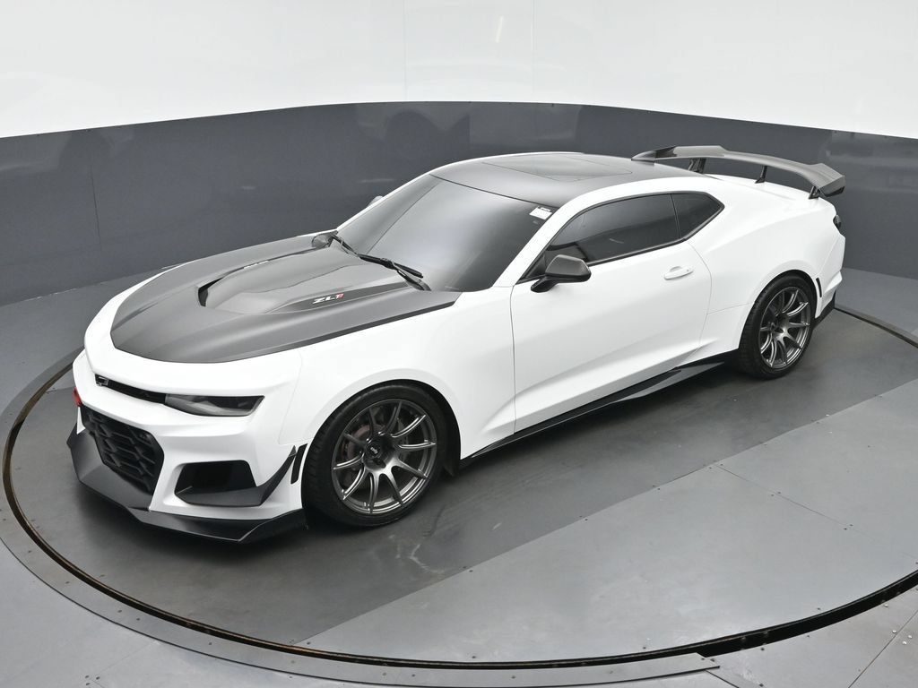 Used 2019 Chevrolet Camaro ZL1 RWD image 31
