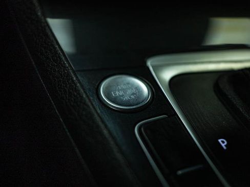 Used 2020 Volkswagen Golf 4-Door image 18