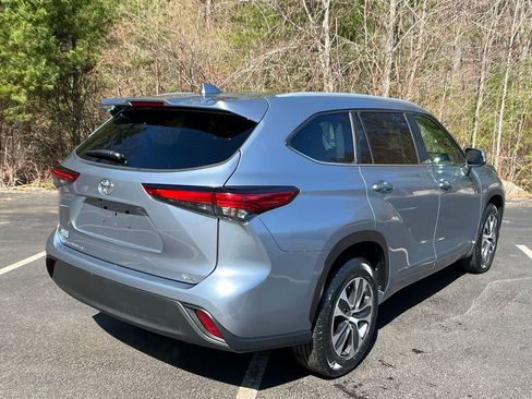 Used 2023 Toyota Highlander XLE image 5