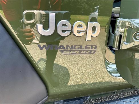 Used 2020 Jeep Wrangler Sport AWD/4WD image 25