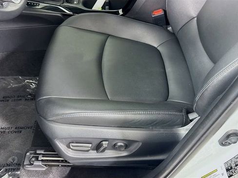 Certified 2025 Toyota Corolla Cross XLE w/ Convenience Package image 18