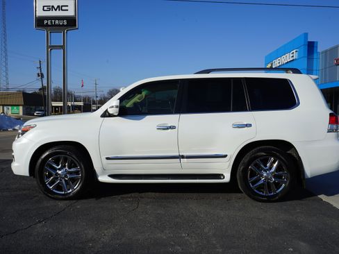 Used 2014 Lexus LX 570 4WD image 2
