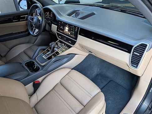 Used 2023 Porsche Cayenne w/ Premium Package AWD/4WD image 4