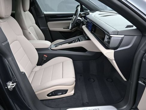 Used 2026 Porsche Macan Electric RWD image 25