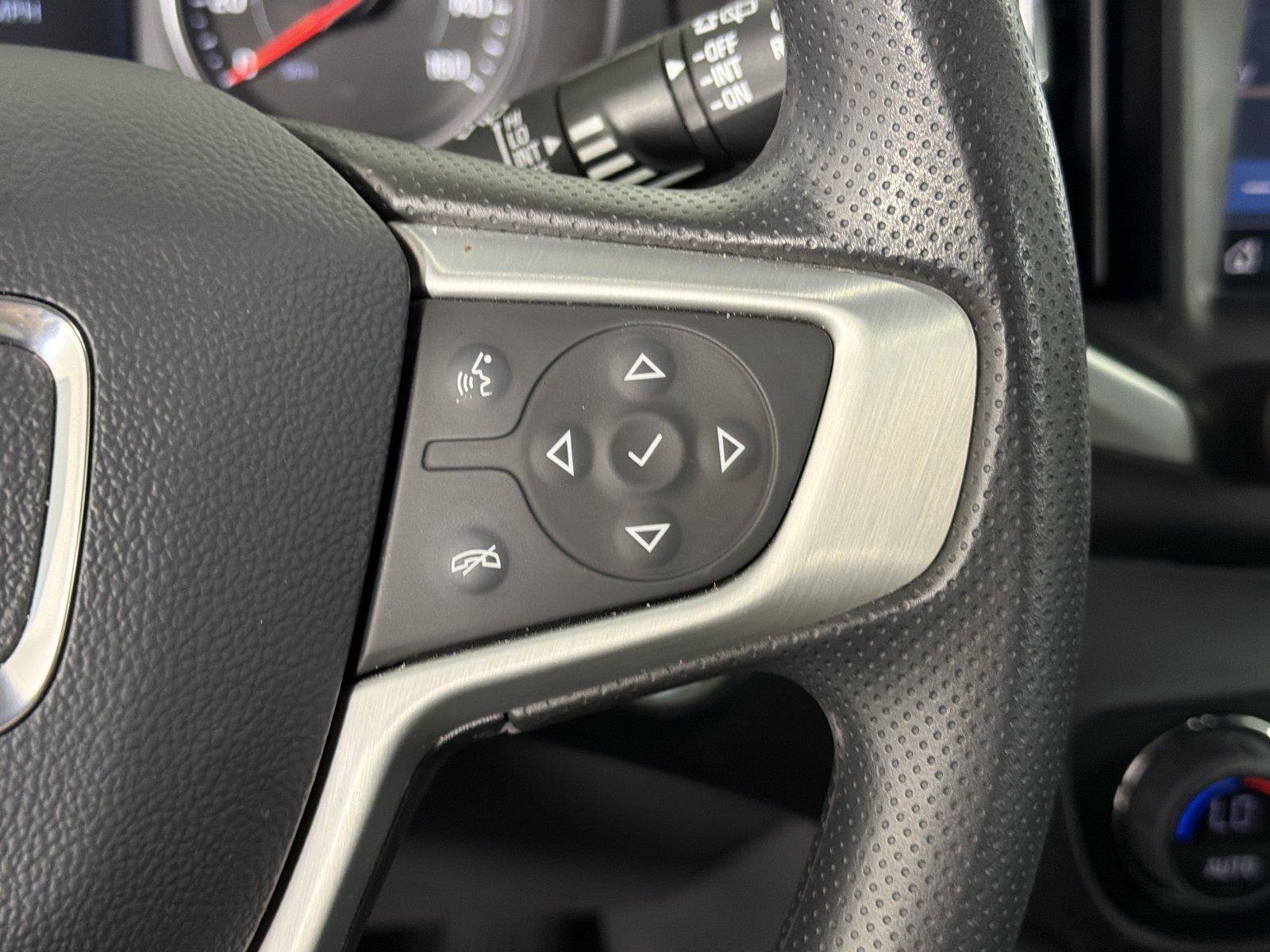 Used 2024 GMC Terrain SLE w/ Driver Convenience Package FWD image 24