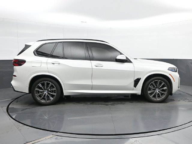Used 2025 BMW X5 xDrive40i w/ M Sport Package AWD/4WD image 12