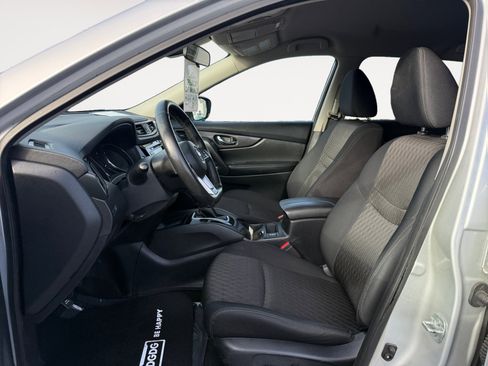 Used 2019 Nissan Rogue SV image 10