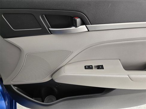 Used 2017 Hyundai Elantra Limited image 21