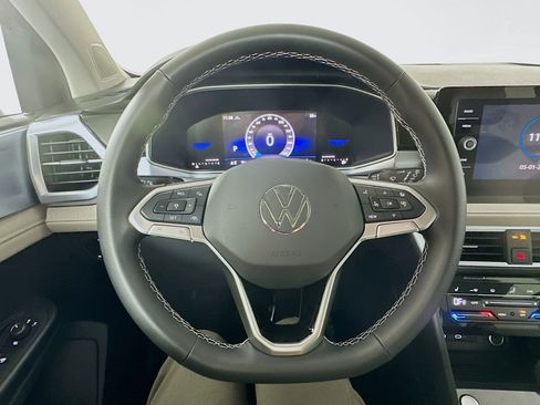 New 2025 Volkswagen Taos SE w/ Panoramic Sunroof Package image 11