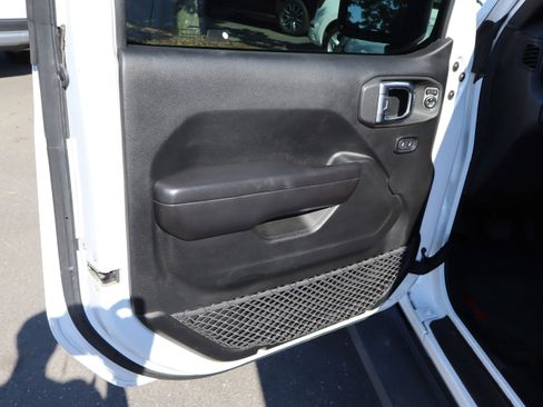 Used 2018 Jeep Wrangler Unlimited Sport S AWD/4WD image 17