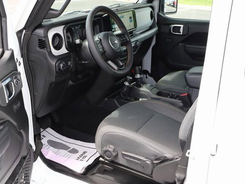 Used 2024 Jeep Gladiator Sport image 11