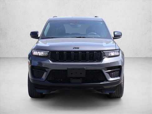 Used 2024 Jeep Grand Cherokee Altitude AWD/4WD image 2