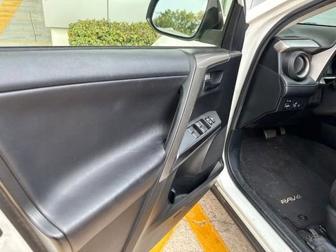 Used 2018 Toyota RAV4 XLE w/ Plus Extra Value Package FWD image 28