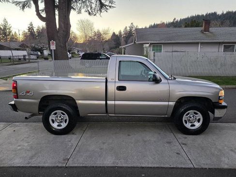 Used 2001 Chevrolet Silverado 1500 4x4 Regular Cab w/ Firm Ride Suspension Pkg image 4