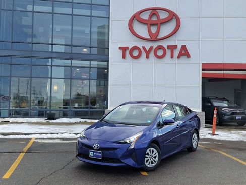 Used 2016 Toyota Prius Two image 1