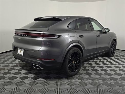 Certified 2025 Porsche Cayenne image 7