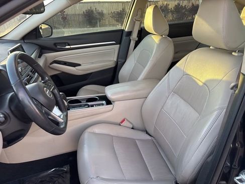 Certified 2020 Nissan Altima 2.0 Platinum image 11