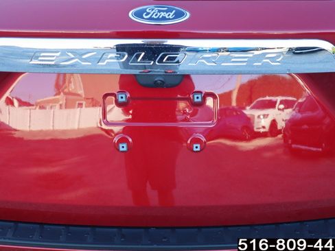 Used 2024 Ford Explorer XLT image 36