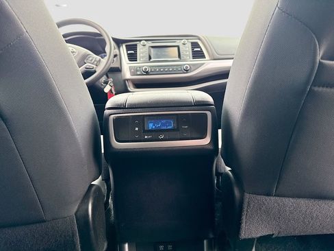 Used 2019 Toyota Highlander LE FWD image 27