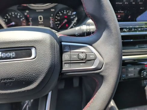 Used 2025 Jeep Compass Trailhawk AWD/4WD image 25