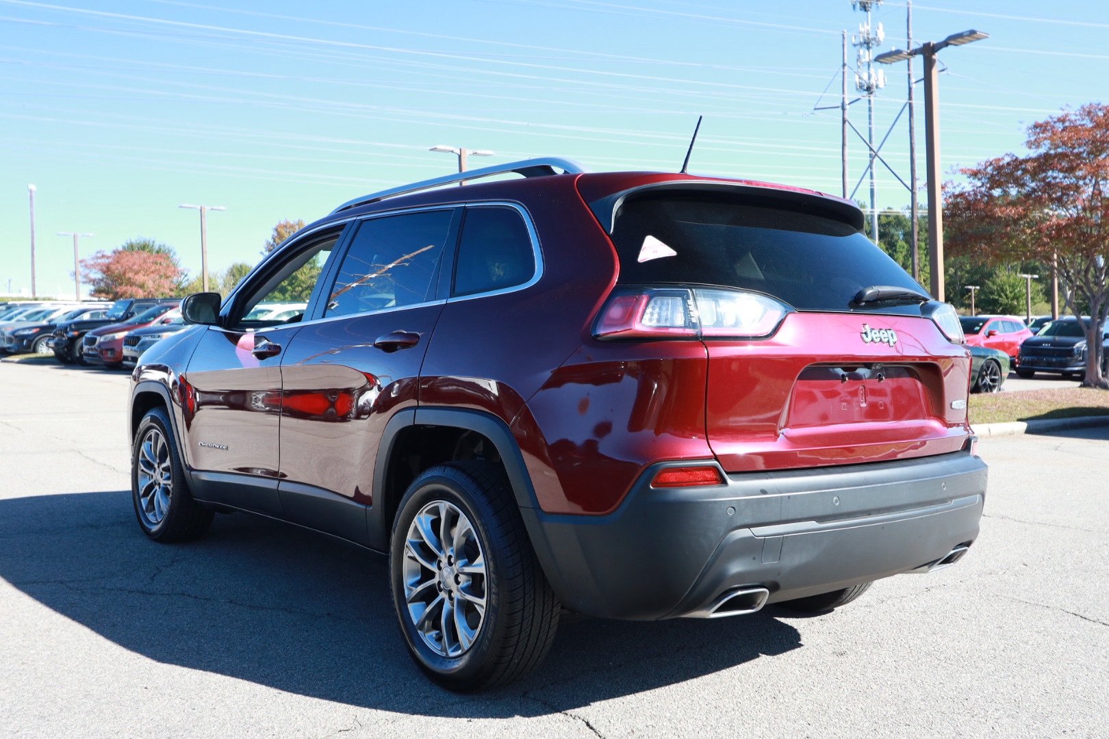 Used 2021 Jeep Cherokee Latitude Lux w/ Sun & Sound Group FWD image 3