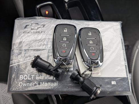 Used 2023 Chevrolet Bolt EUV Premier image 36