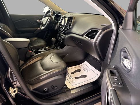 Used 2019 Jeep Cherokee Limited AWD/4WD image 12