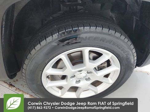 Used 2020 Jeep Renegade Latitude w/ Popular Equipment Group AWD/4WD image 33