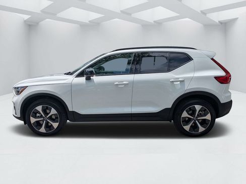 Certified 2026 Volvo XC40 B5 Plus AWD/4WD image 6