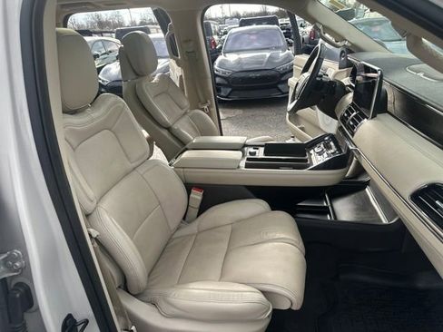Used 2020 Lincoln Navigator Reserve w/ Luxury Package image 13