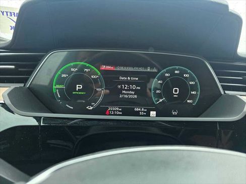 Used 2024 Audi Q8 e-tron Premium Plus w/ Premium Plus Package image 28