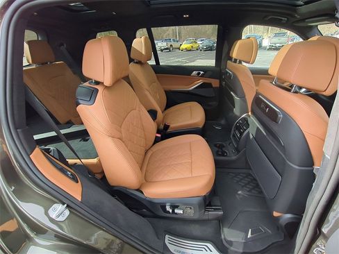 Certified 2025 BMW X7 xDrive40i w/ M Sport Package image 25