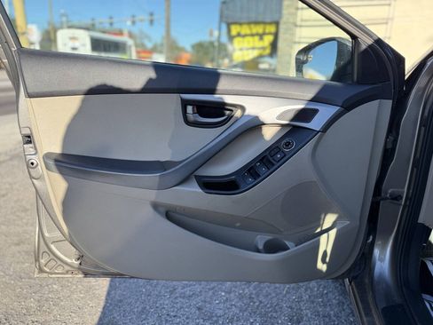 Used 2015 Hyundai Elantra SE FWD image 11