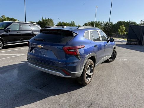 Used 2024 Chevrolet Trax LT w/ LT Convenience Package FWD image 4